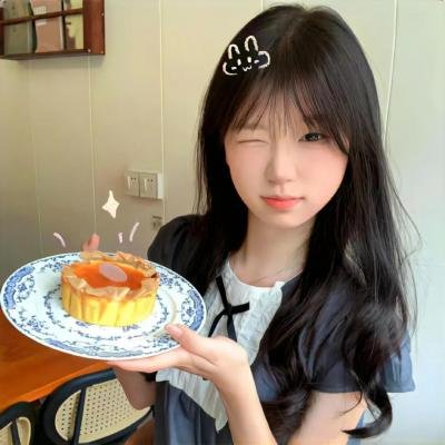哈莉·奎茵第三季封面